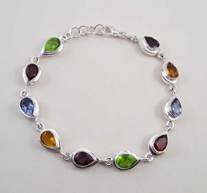 zilveren sieraden met edelstenen